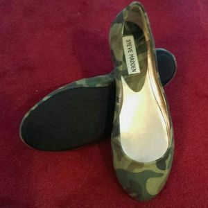 NWOT Steve Madden Green Camouflage Flats